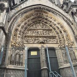 Gothic entrance on the side of the cathedral
