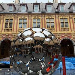 Sculpture inside the old stock exchange