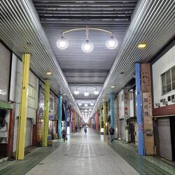 Leere Einkaufspassage