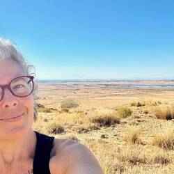 Demain nous irons loin derrière marcher dans le désert 🏜️