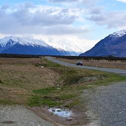 The road in to Aoraki/Mt Cook