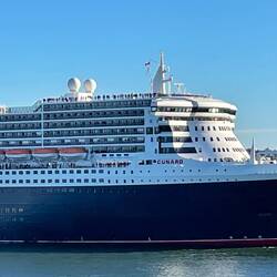 Queen Mary 2 departing Quebec