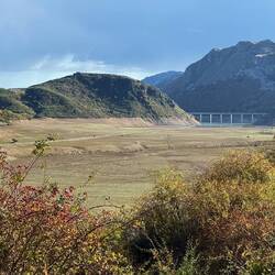 Unser Ziel ist in Sicht! Wir haben es noch vor Sonnenuntergang erreicht - aber dazu morgen mehr!
