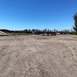 Erkennt ihr Alli halben Weg schon gegangen, riesige Parkflächen