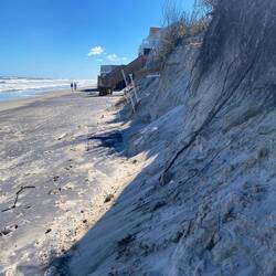Beim Strandspaziergang wird augenscheinlich was die Stürme in der letzten Zeit kaputt gemacht haben