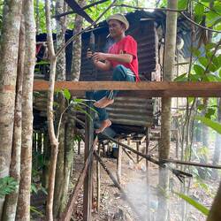 Uwa bei der Blasrohrfertigung