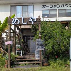 Surfers' cafe
