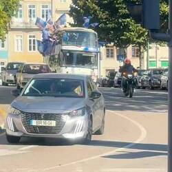 C'est période d'élection au Portugal, ils ne font pas semblant avec leur campagne !😂