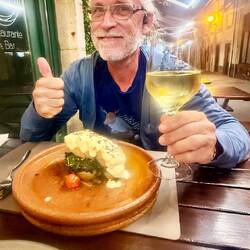 Petit repas du soir dans le village, Greg a pris du baccalau (morue)