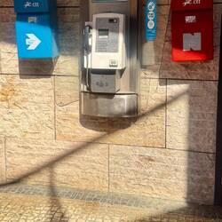 Les cabines téléphoniques existent encore ici 🤯