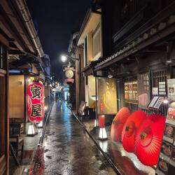 Schmale Restaurantgasse