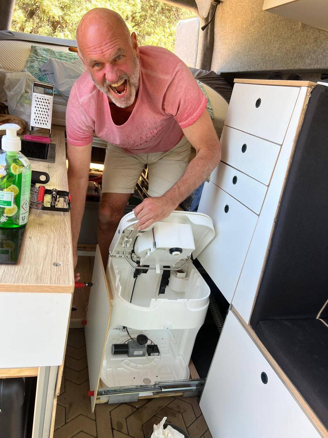 Oh no! It's happened again. We forgot to empty the urine tank. One day of cleaning!