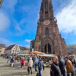 Münster "zur lieben Frau " (scheinbar gab es im 13. Jhd noch liebe Frauen)