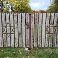 Tor zum jüdischen Friedhof.