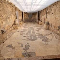 Alle Bilder sind aus kleinen Mosaiken erstellt