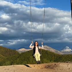 Am Abend werden die hinteren Gipfel in warmes Licht getaucht