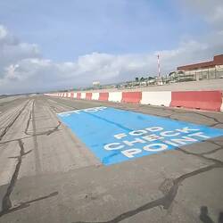 Pero eso no nos impidió cruzar a pie el aeropuerto para cruzar la frontera.