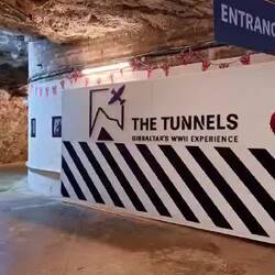 Primera parada: los túneles de las segunda guerra mundial.