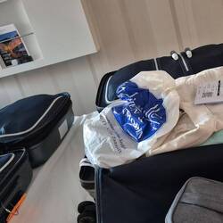alle muss reinpassen. Ich habe nichts gekauft, Koffer wiegt 2 kg mehr??