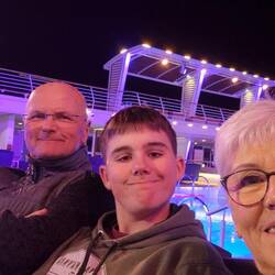 wir haben einen bequemen Platz erwischt ;) ist ja noch keiner da