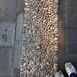 I really liked these stone walkways (pardon my feet 🤭).