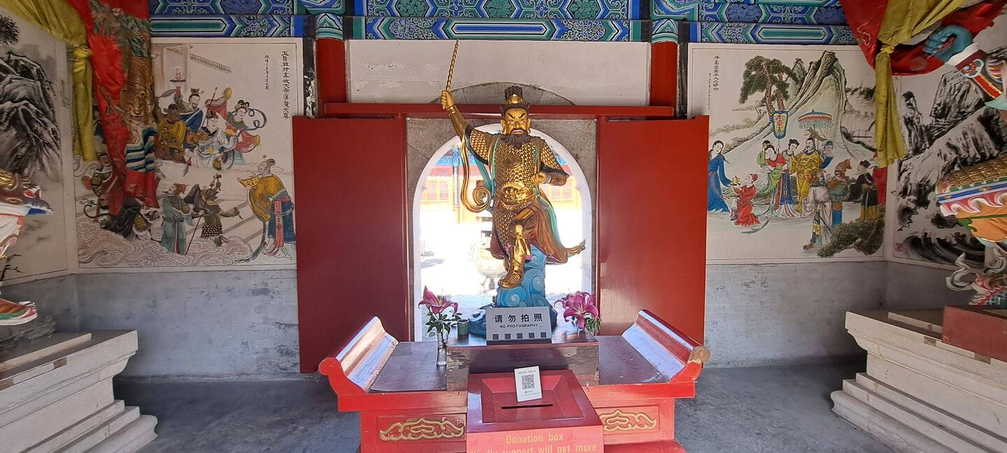 Entrance to the Deity Hall grounds.