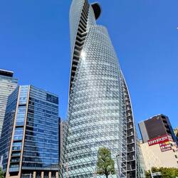 Spiraltower am Bahnhof {170m hoch)