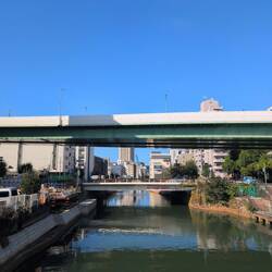 Ein künstlicher Fluss (angelegt im 17. Jhd)