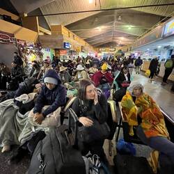Nach dem Aussteigen sortieren wir uns erst noch am Bahnhof. Etwa direkt neben dem Täter?