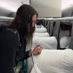 Ist der Täter zum Zeitpunkt des Ausstiegs etwa hinten im Bus zu sehen ?