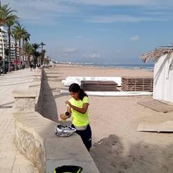 Mayen weiss sich überall und immer alleine zu beschäftigen.