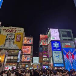 Überall Leuchtreklamen