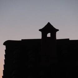 Eine kleine Pagode gegenüber