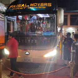 First Class Bus von Faisal Movers