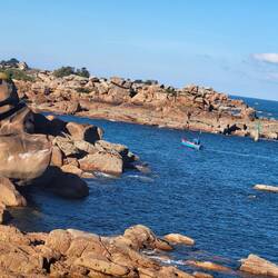 Da ist der Fischer, den wir schon die ganze Zeit suchen.