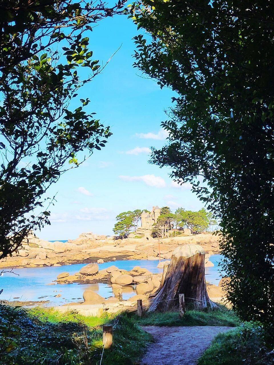 Start auf dem GR 34 am Hafen mit so schönen Ausblicken.