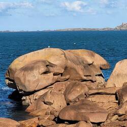 Diese Steine erinnern uns an die Basler Fasnacht.