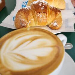 .. Cappuccino und Prioche Crema