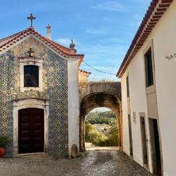 Une ancienne chapelle sur la colline