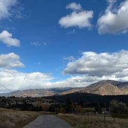 Weite Straße, weites Land – der Weg nach Grand Forks.