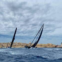 ..und wir sind mit dem Dinghi ziemlich nah dran