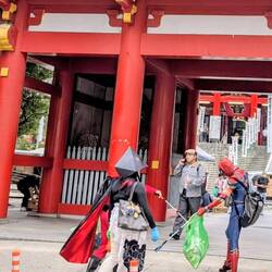 ... Und Spiderman sammelt Müll 😉