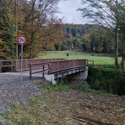 Hurra, die neue Brücke über die Dhünn ist endlich fertig.