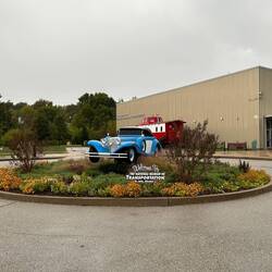 Tried to photograph that caboose, but the damn car got in the way...