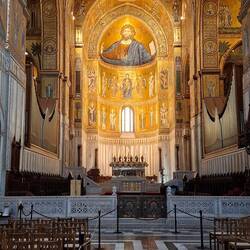 Kathedrale von innen hier Bilder vom alten Testament