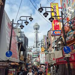 Das Viertel Shinsekai ist schon mittags gut besucht
