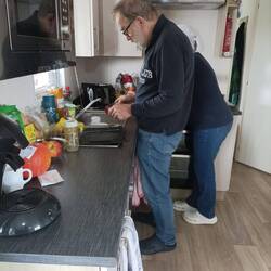 Friederike und Manfred in der Küche