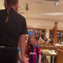 Unterhaltung im Camping Restaurant