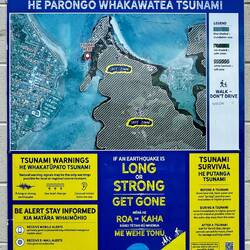 Der ganze Ort wäre weg... hier gibts immer überall Tsunami-Schilder