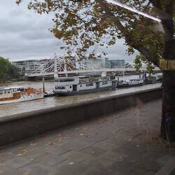 House boats where people live on on the Themse